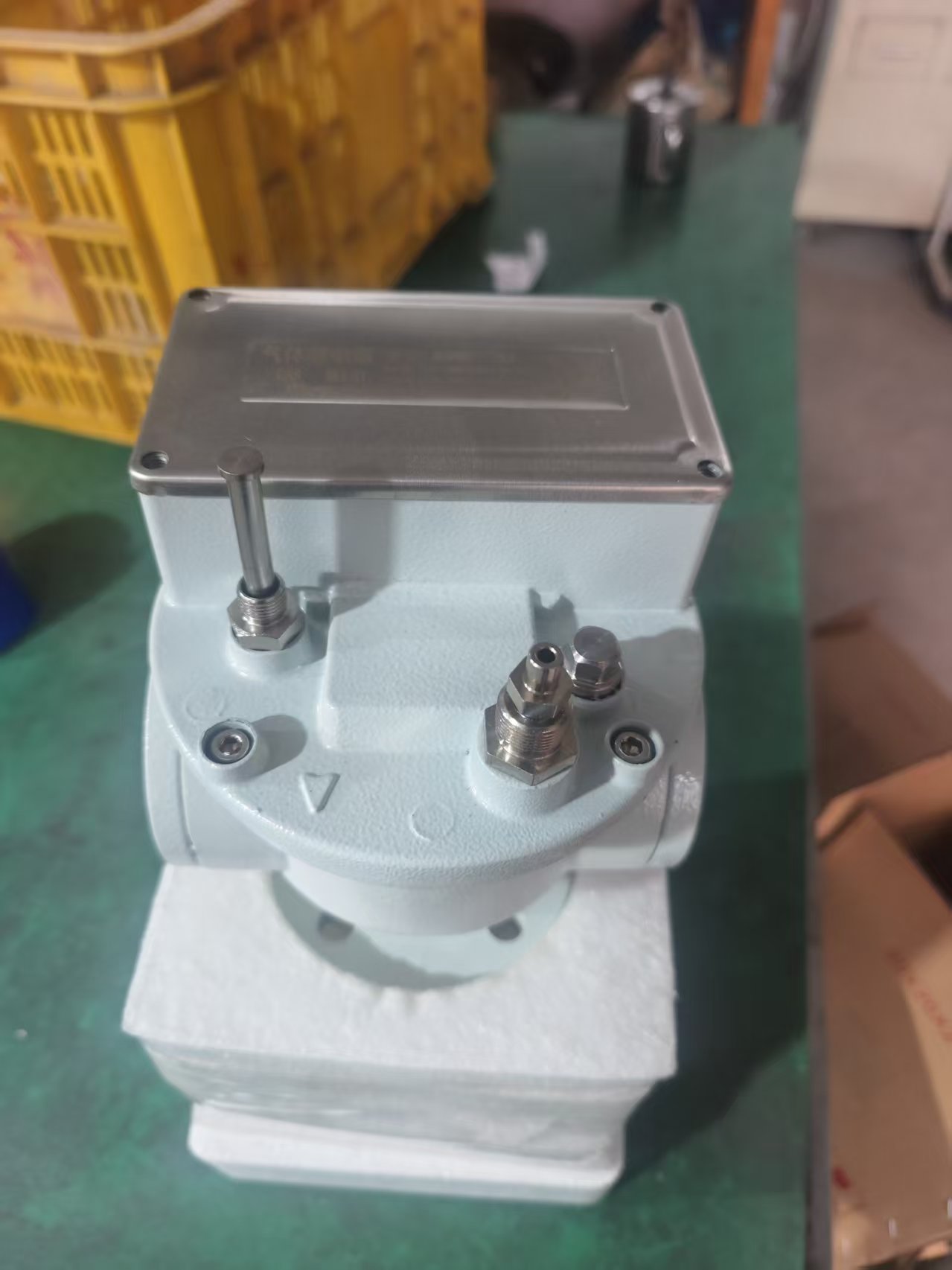 Explanatory illustration for Transformer Bushing Failure: காரணங்கள் மற்றும் தடுப்பு உத்திகள்: How to Prevent Transformer Bushing Failure