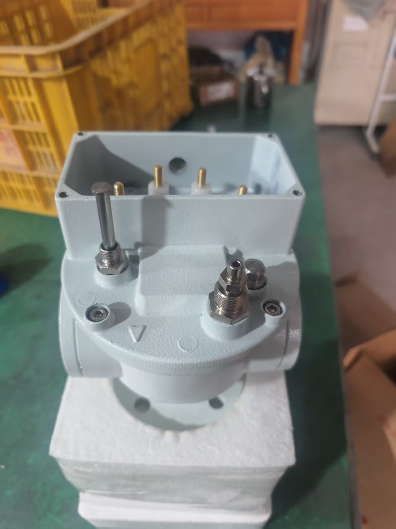 Explanatory illustration for Transformer Bushing Failure: காரணங்கள் மற்றும் தடுப்பு உத்திகள்: Bushing Replacement and Repair Considerations