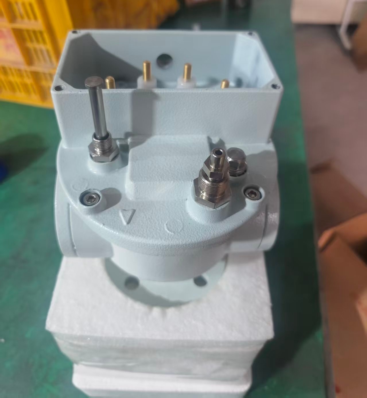 Explanatory illustration for Transformer Bushing Failure: காரணங்கள் மற்றும் தடுப்பு உத்திகள்: What Causes Transformer Bushing Failure and How to Prevent It